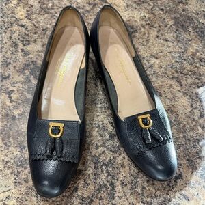 SALVATORE FERRAGAMO NavyLeather Women's Kitten Heel Loafers Size 9 1/2